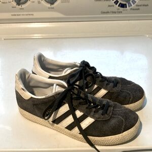 Grey suede adidas gazelle sneakers size 4 youth